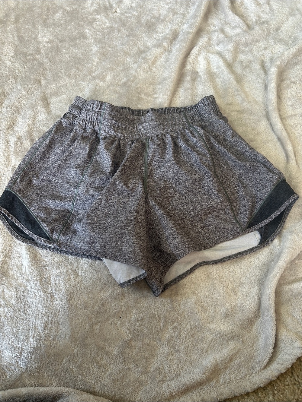 Lululemon hotty hot short II in heathered lux multi black